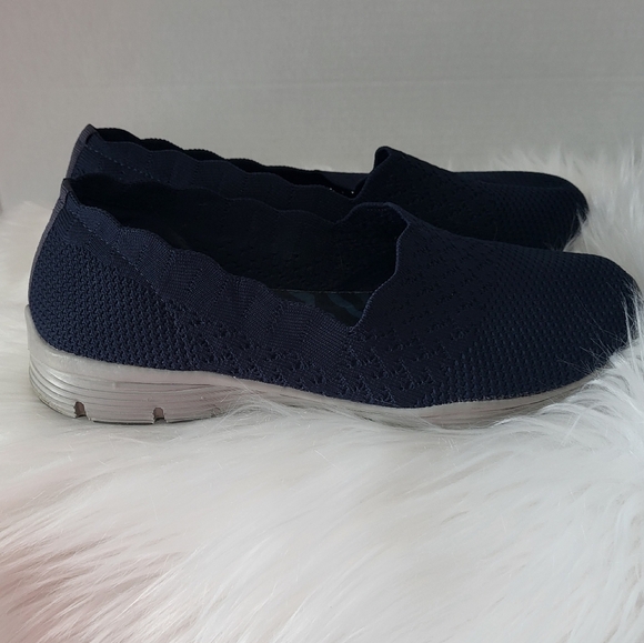 Skechers Women Breathable Slip-On Shoes, Size 9 - Picture 4 of 7